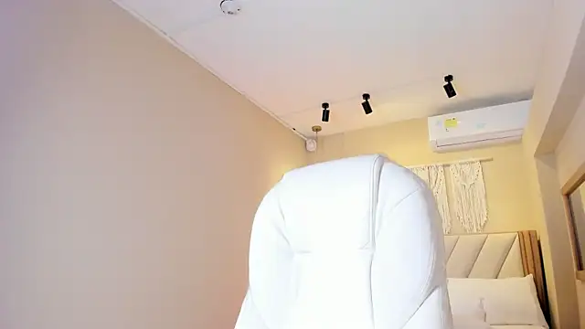 NahimiThompson's Live XXX Chat