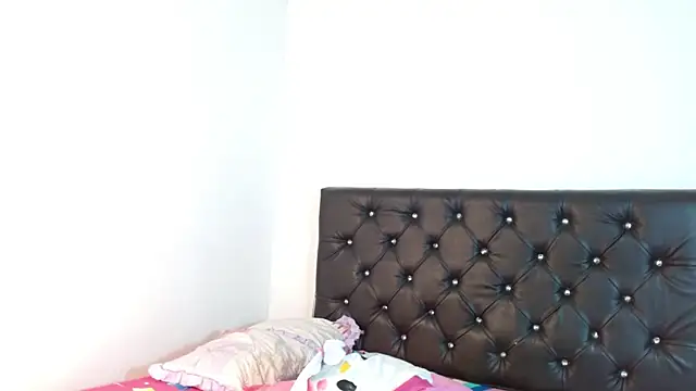 Ameliejoness_ Adlı Modelin Canlı XXX Sohbeti