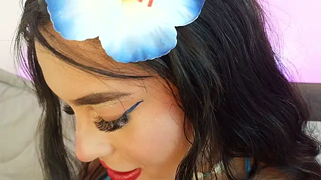 mia_roux1 Adlı Modelin Canlı XXX Sohbeti