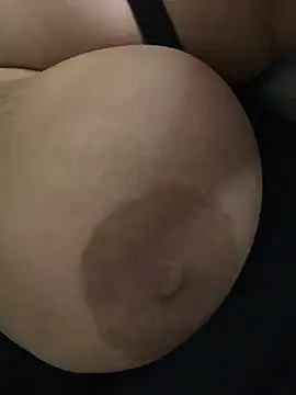 Hotboobs_sexy Adlı Modelin Canlı XXX Sohbeti