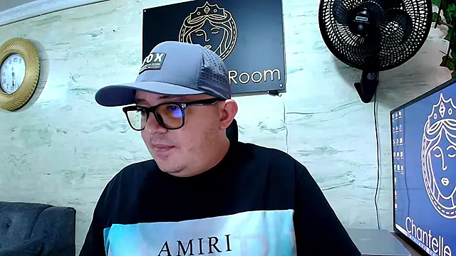 Онлайн чат XXX maximo_daddy
