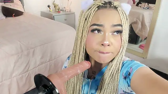 Chat +18 de conny__curly ao vivo