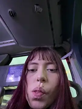 RojitasTeaseX_ webkamerás műsora