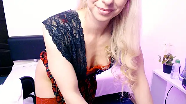 Chat XXX en directo de Cute_Smile_Shy