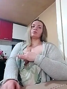 HotStepmommy4's Live XXX Chat
