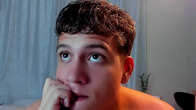 dennis_hills Live XXX Chat
