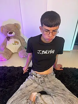 Asher_Young Show in webcam