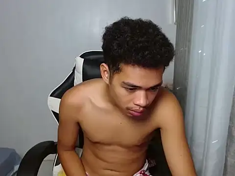 curlyasian_njxx Show Webcam