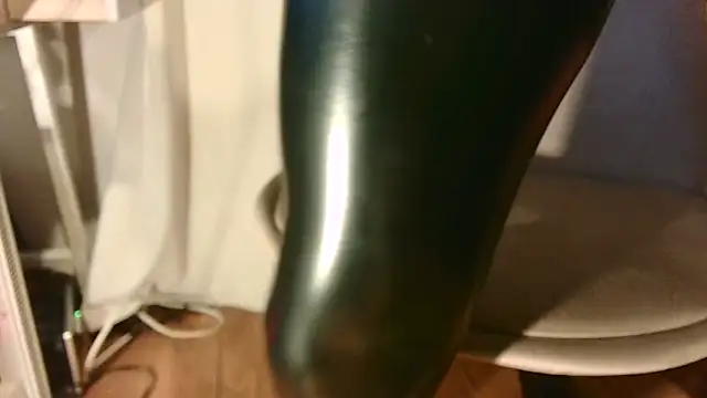 T0Yforeskin Chat XXX in diretta