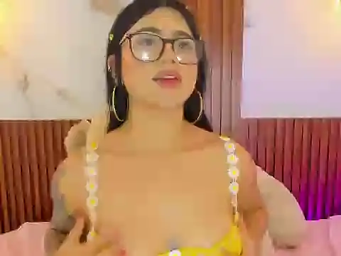 SaritaKors' Live XXX Chat