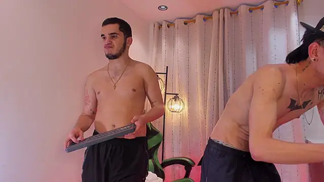 TheBatMansion: вебкам-шоу