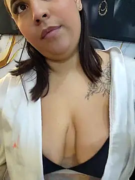 دردشة LizzRouse الجنسية المباشرة