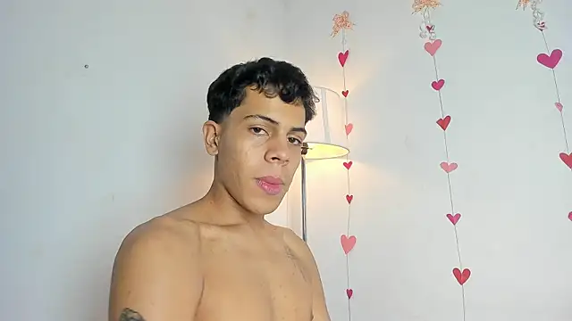 Skinnyfucked's Live XXX Chat