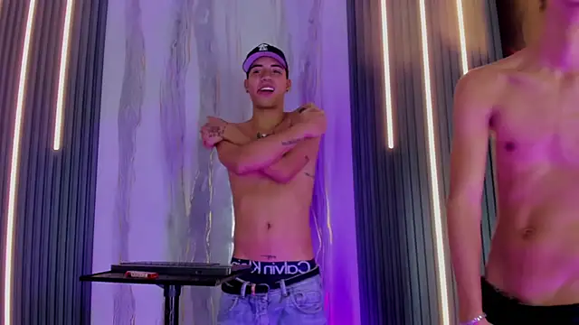 Pokazy przed kamerką – Guys_Latino_Hot