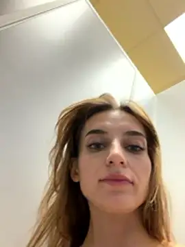 -AngelAri-'s Live XXX Chat