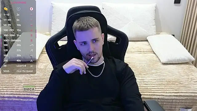 Larstar01's Webcam Show