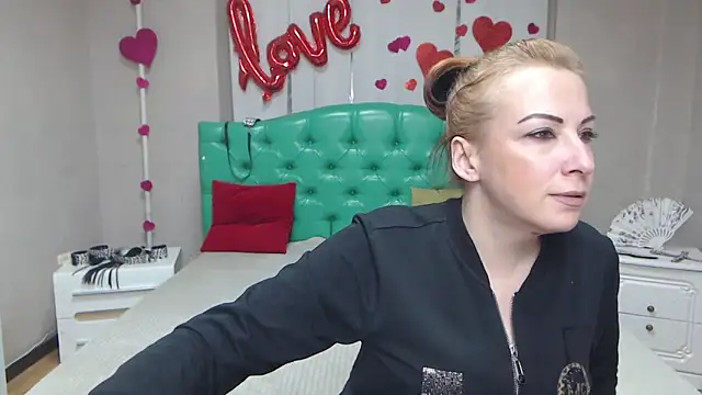 ElizabethSho's Live XXX Chat