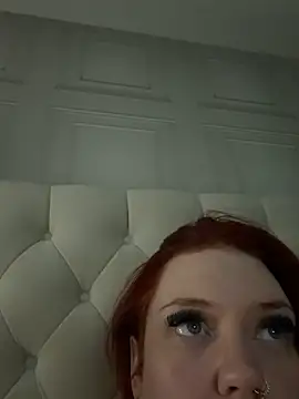 CurvyGirlMyla Show in webcam