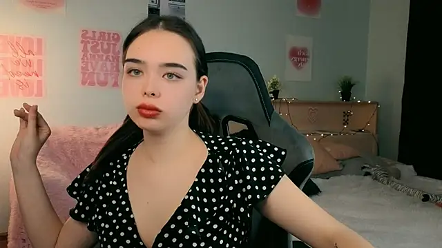 Sunsetberry's Webcam Show