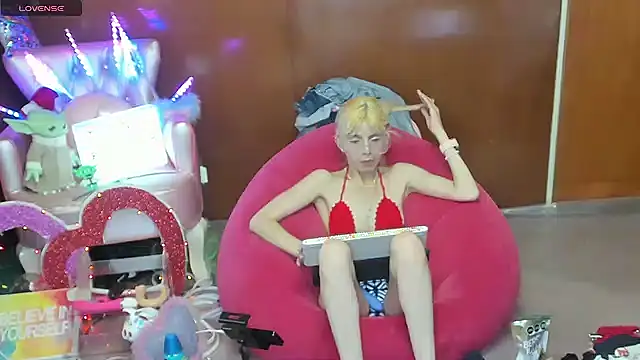 Skinygirl's Live XXX Chat