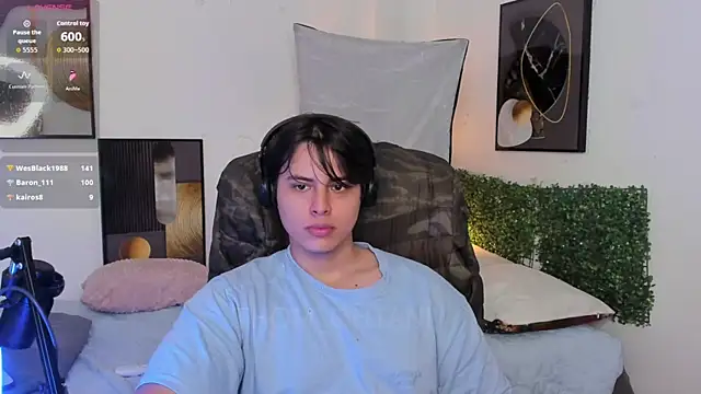Thom_Ohtani élő XXX-chatje