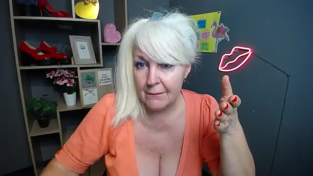 BlondyLeeBest Adlı Modelin Canlı XXX Sohbeti
