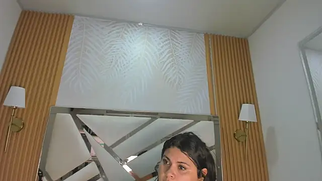 Eimy_Curvy Adlı Modelin Canlı XXX Sohbeti