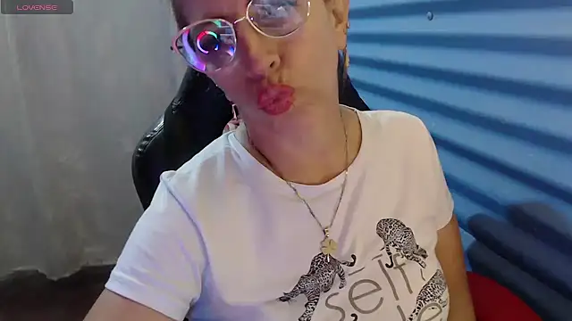 Chat +18 de Chayla_Ruiz ao vivo