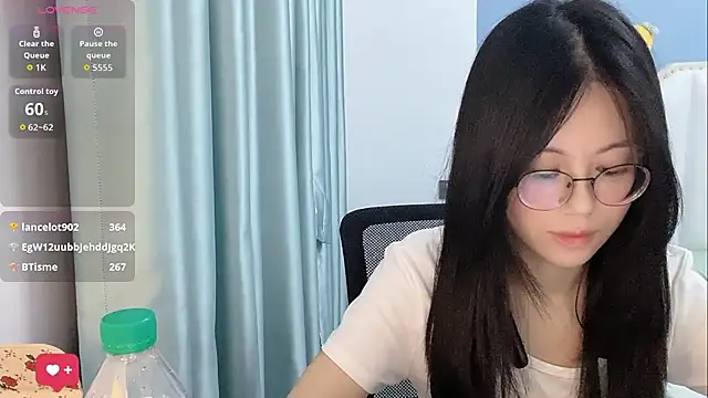 Luna-666 在線直播表演