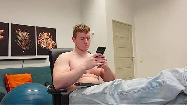 Richard_Dullas Show in webcam