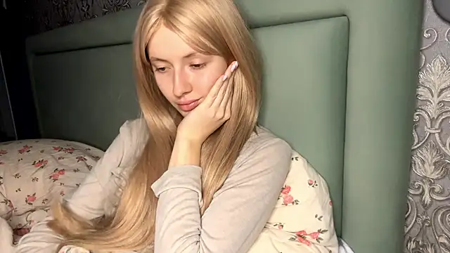 cutieblondyy's Webcam Show