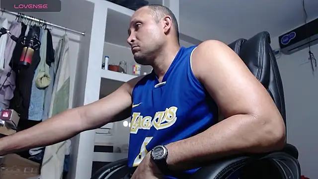 lewislamxxx_hot Adlı Modelin Canlı XXX Sohbeti