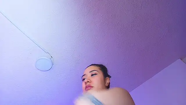 Chat +18 de sayumi_dirty ao vivo
