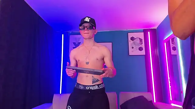 LegacyOFHorus Webcam show