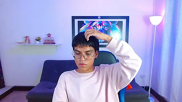 Онлайн чат XXX Maecum18