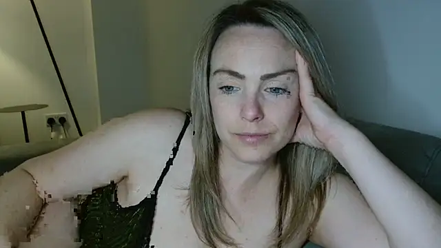 Вебкам-шоу LouiseLovesFun