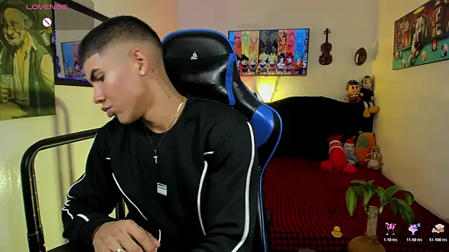 Damian_latinxxx Show in webcam