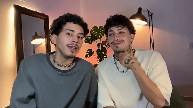 Chatroom XXX en direct de Noah_and_Steven