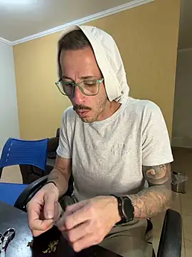 Lucasjandre লাইভ XXX চ্যাট