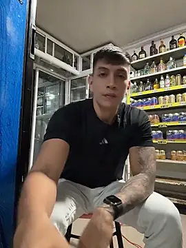 OliverWest04 live XXX chat