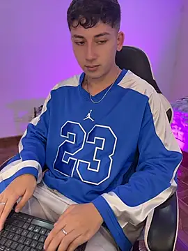 OLIVER_K webcam show