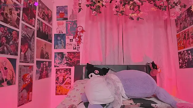 MissCurvyTop's Live XXX Chat