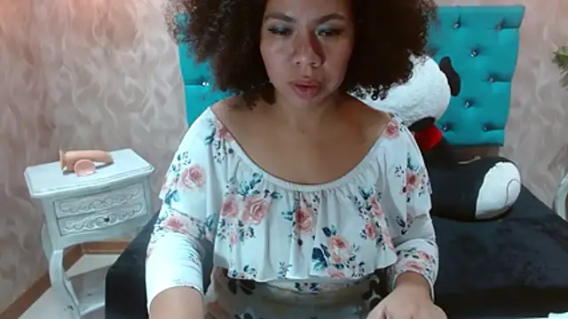 KeniaLovex's Live XXX Chat