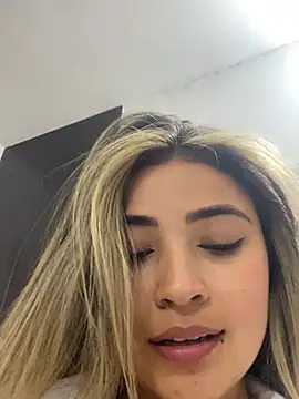 sweetlove- live XXX chat