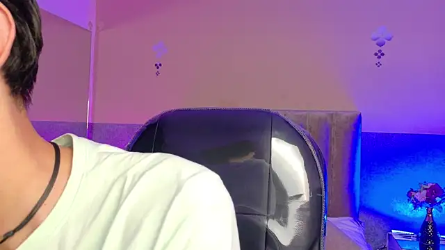 Онлайн чат XXX Derek_Sinn