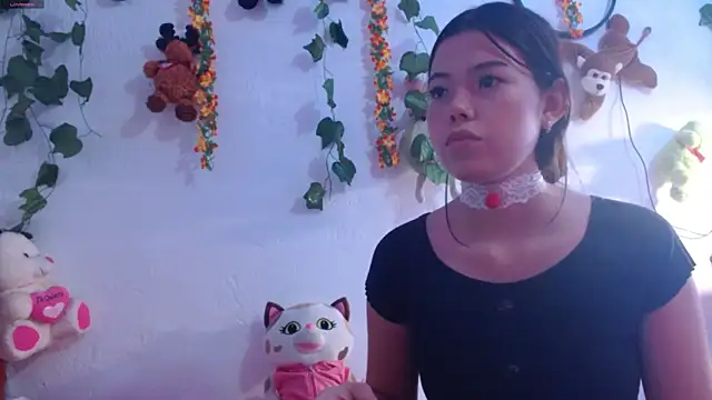 Draculaura_X Show in webcam