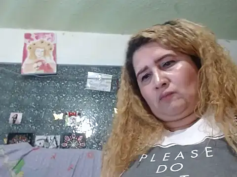 Perla1981--'s Live XXX Chat