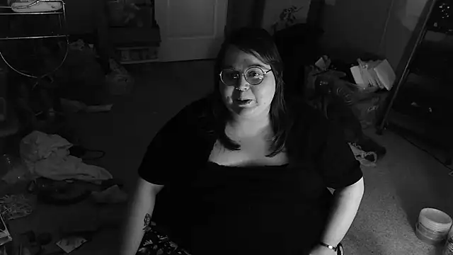 ChubbiGhostiii Chat XXX live