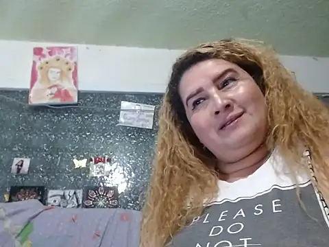 Perla1981--'s Live XXX Chat