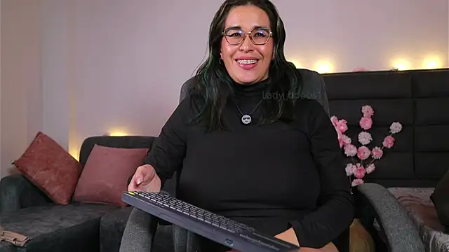 kathieandpovcock1 – Naživo XXX chat